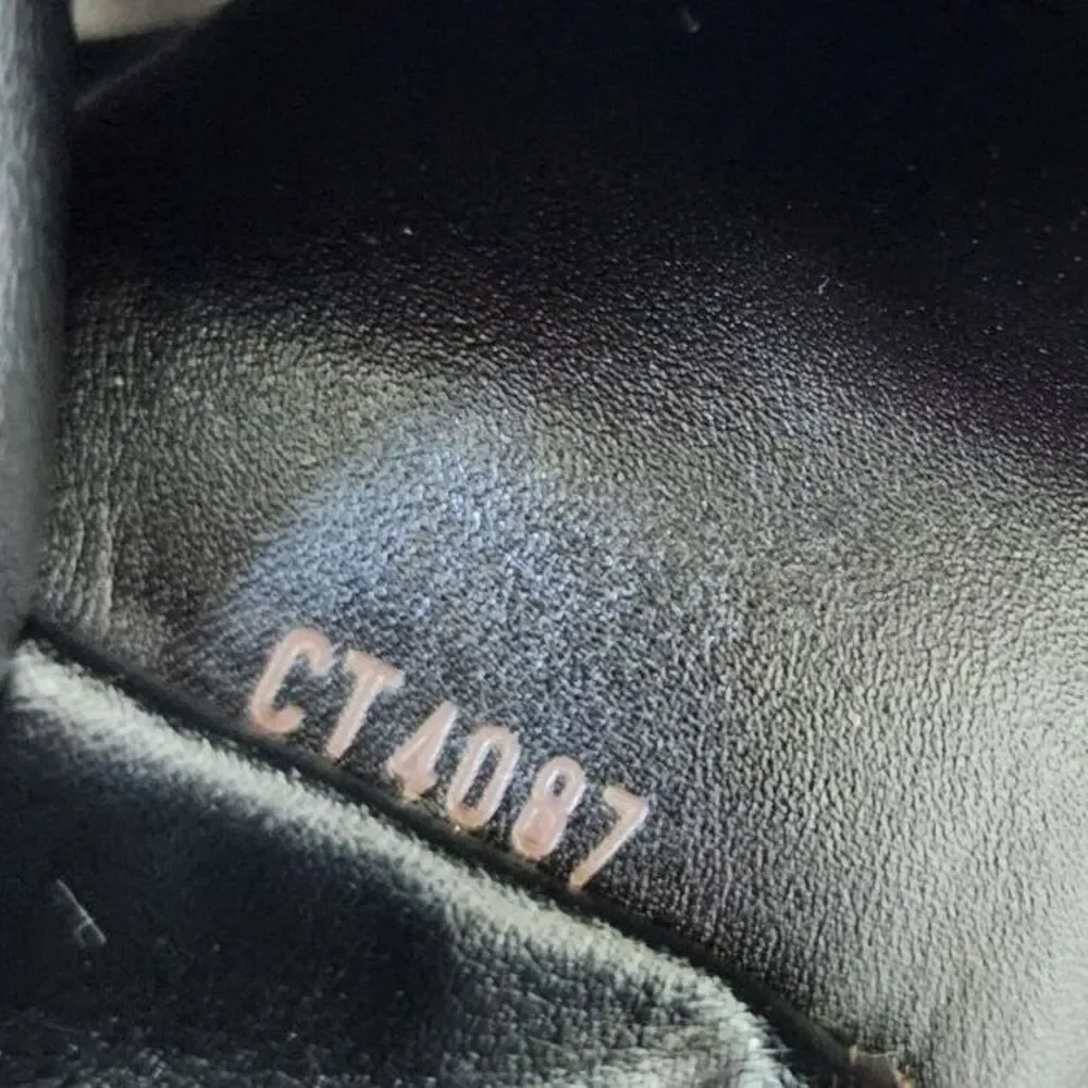 Louis Vuitton LV Brown Leather Utah 6 Key holder - Picture 5 of 12